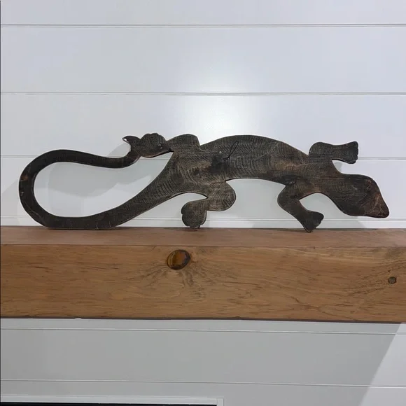 Handcrafted Wooden Lizard Decor - Picture 2 of 10